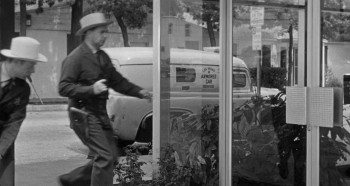 Guns Girls and Gangsters screenshot 2