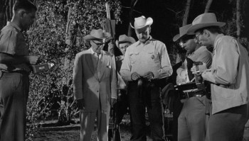 The Girl in Black Stockings screenshot 2