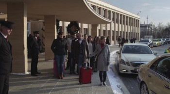 A Christmas Prince screenshot 3