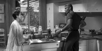 Female on the Beach screenshot 1