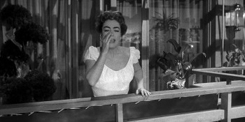 Female on the Beach screenshot 2