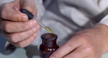 X: The Man with the X-Ray Eyes screenshot 1