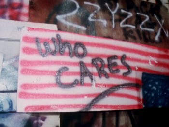 The Decline of Western Civilization screenshot 1