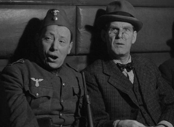 The Goose Steps Out screenshot 2