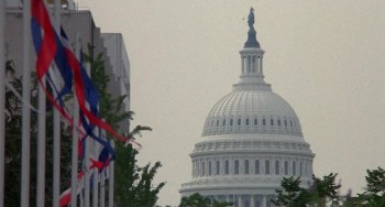 The Man with One Red Shoe screenshot 3